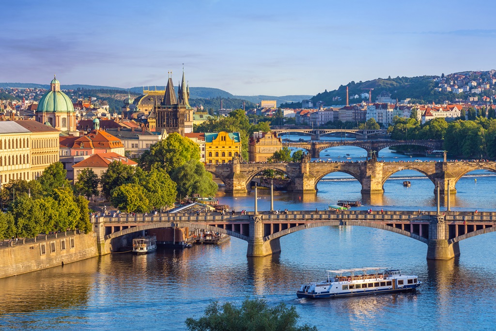 GOLDEN PRAGUE